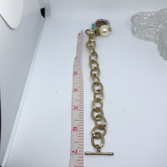Vintage upcycled brushed gold tone bracelet with coin faux pearl/turquoise charm - Picture 3 of 3